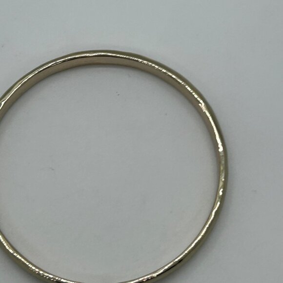 Vintage Kenneth Cole Bangle Bracelet Gold Tone Hammered Signed Stackable SZ 7.5 - Picture 12 of 13